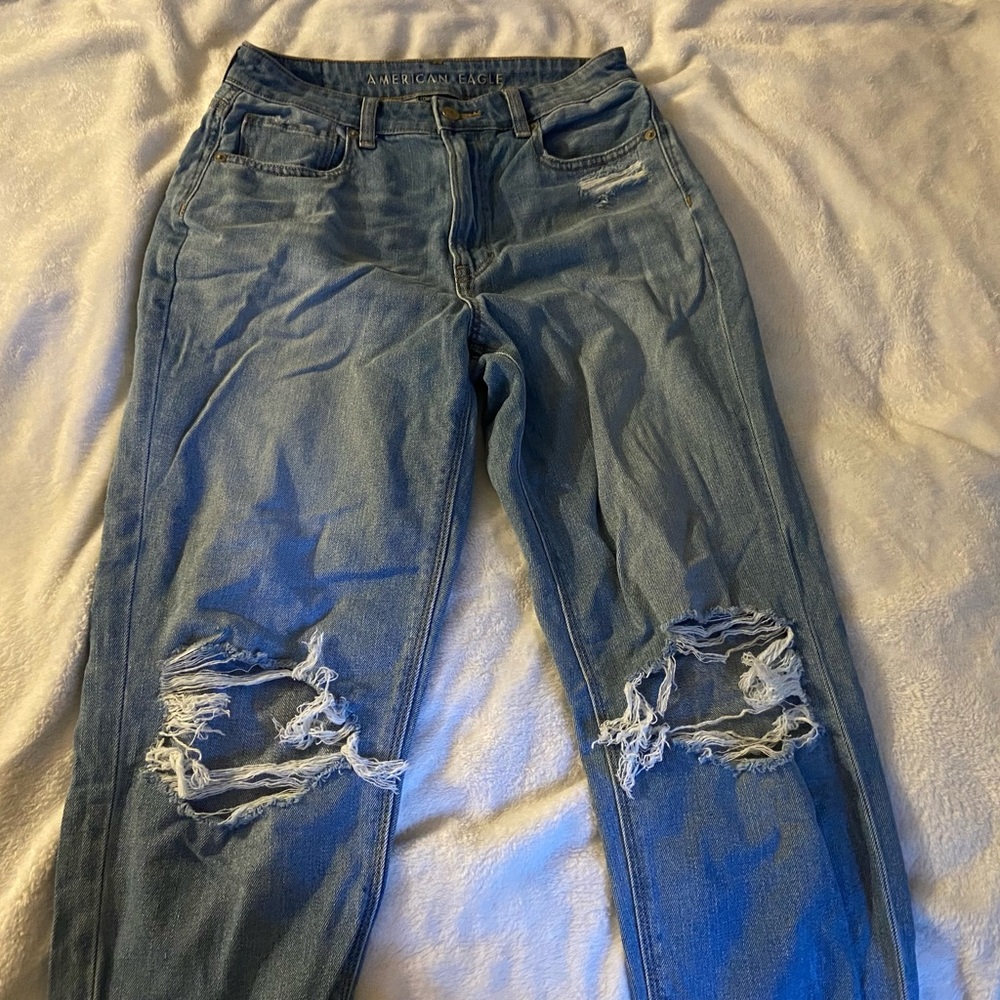 AE RIPPED MOM JEAN